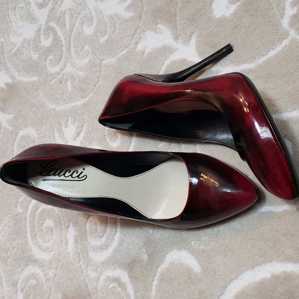 Gucci Pattern Print, Red Patent Leather Tie-Dye Print Pumps Size 7B (runs small)